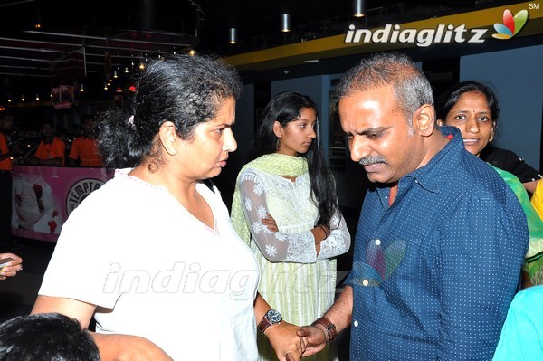 Rajamouli, Nani Etc Watch 'Oohalu Gusagusalade'