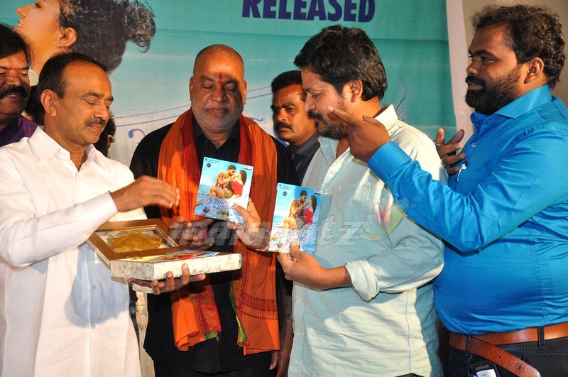 'Padipoya Nee Maayalo' Audio Launched