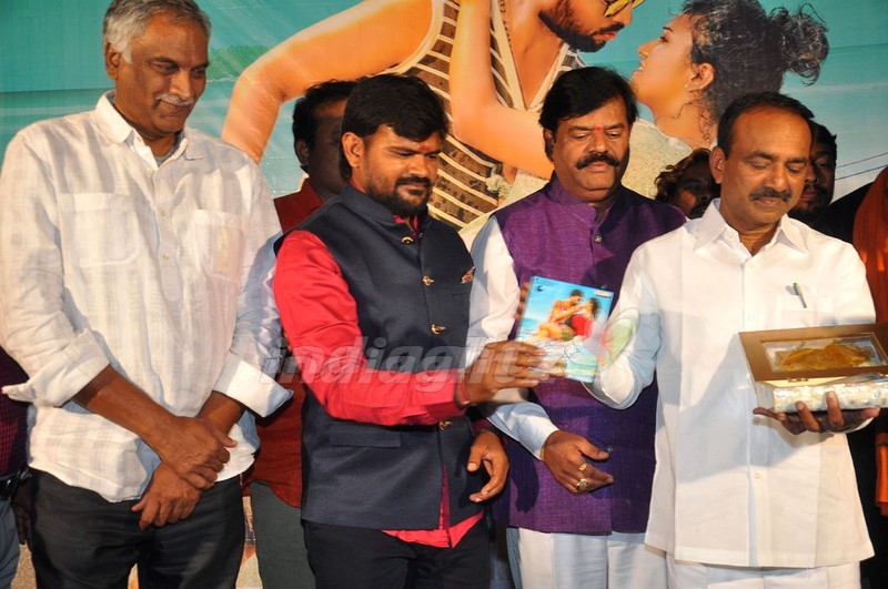 'Padipoya Nee Maayalo' Audio Launched