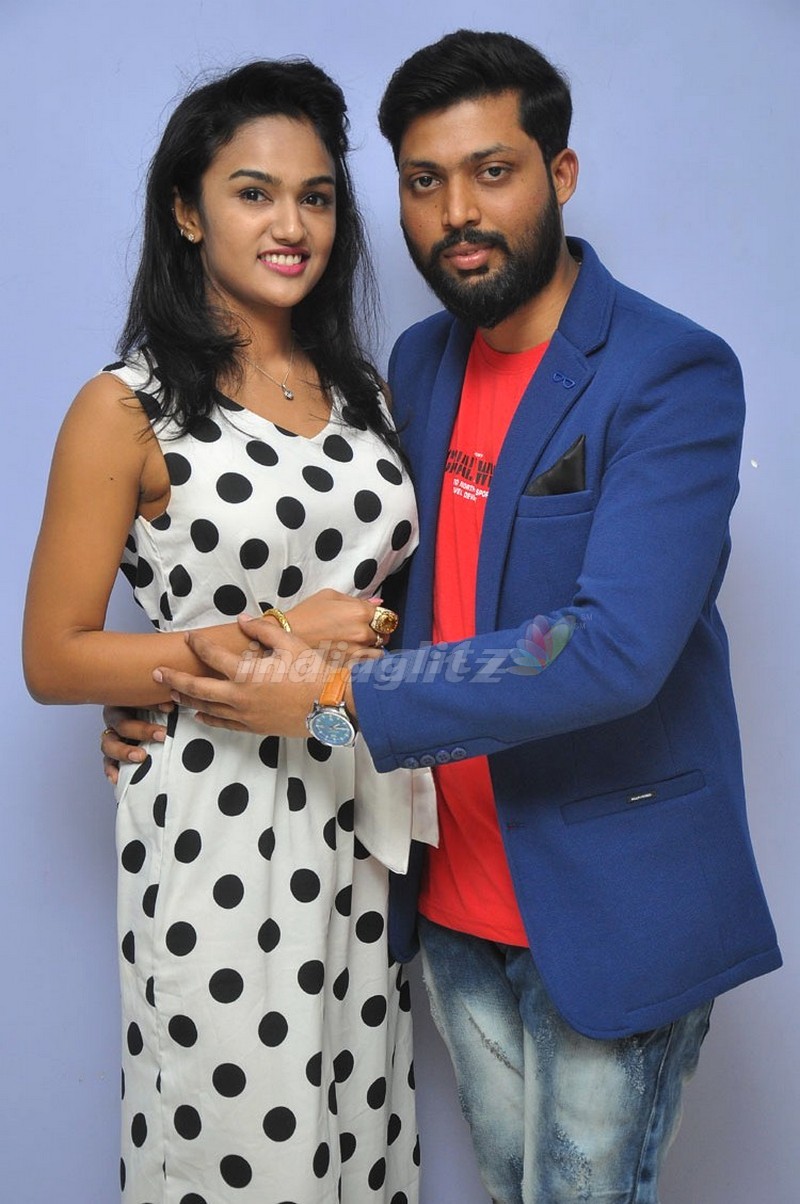 'Padipoya Nee Maayalo' Audio Launched