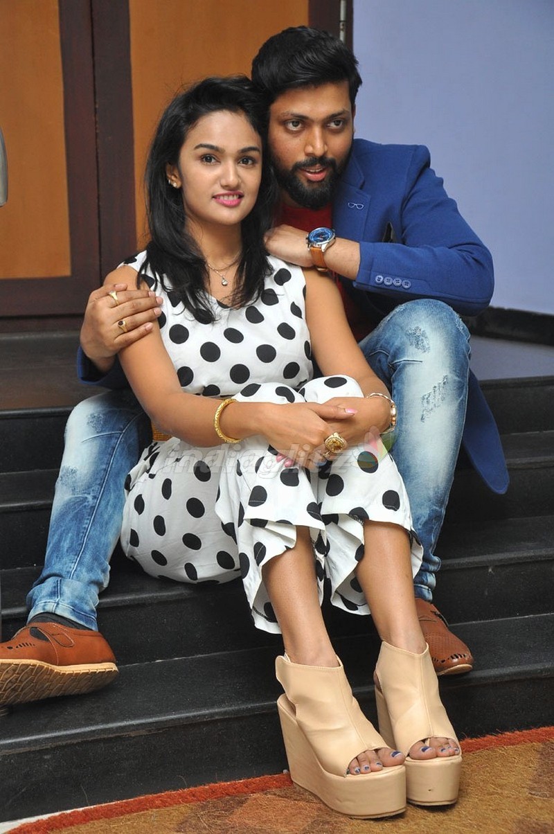 'Padipoya Nee Maayalo' Audio Launched