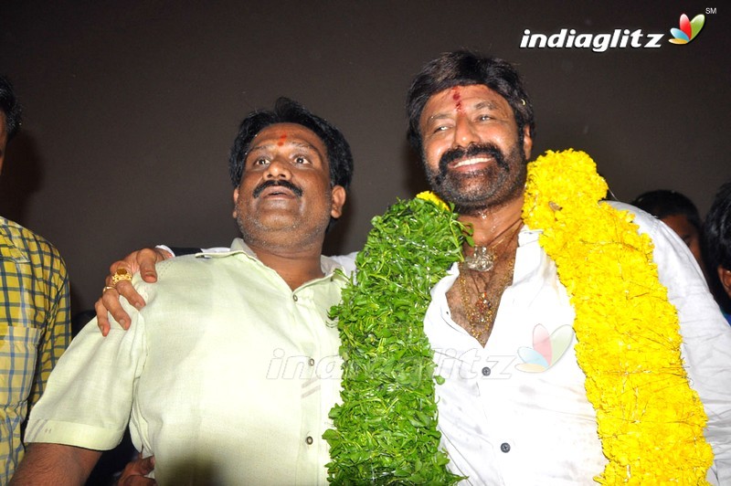 'Paisa Vasool' Team Visits Sandhya 70MM, Hyd