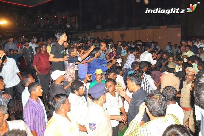 'Paisa Vasool' Team Visits Sandhya 70MM, Hyd