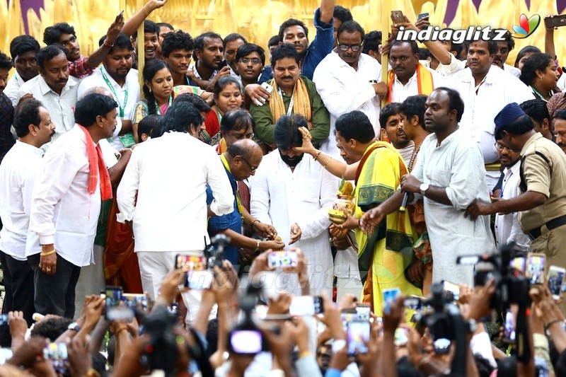 Pawan Kalyan visits Sri Vasavi Kanyaka Parameswari Temple at Penugonda