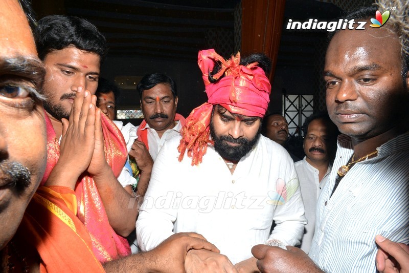 Pawan Kalyan visits Sri Vasavi Kanyaka Parameswari Temple at Penugonda