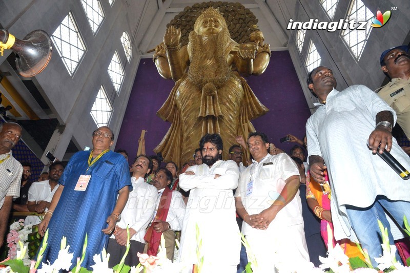 Pawan Kalyan visits Sri Vasavi Kanyaka Parameswari Temple at Penugonda