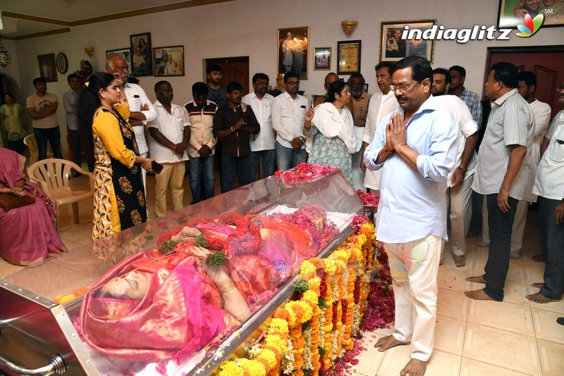 Pawan Kalyan Pay Homage To Vijaya Nirmala