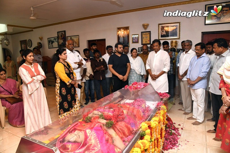 Pawan Kalyan Pay Homage To Vijaya Nirmala