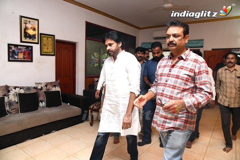 Pawan Kalyan Pay Homage To Vijaya Nirmala