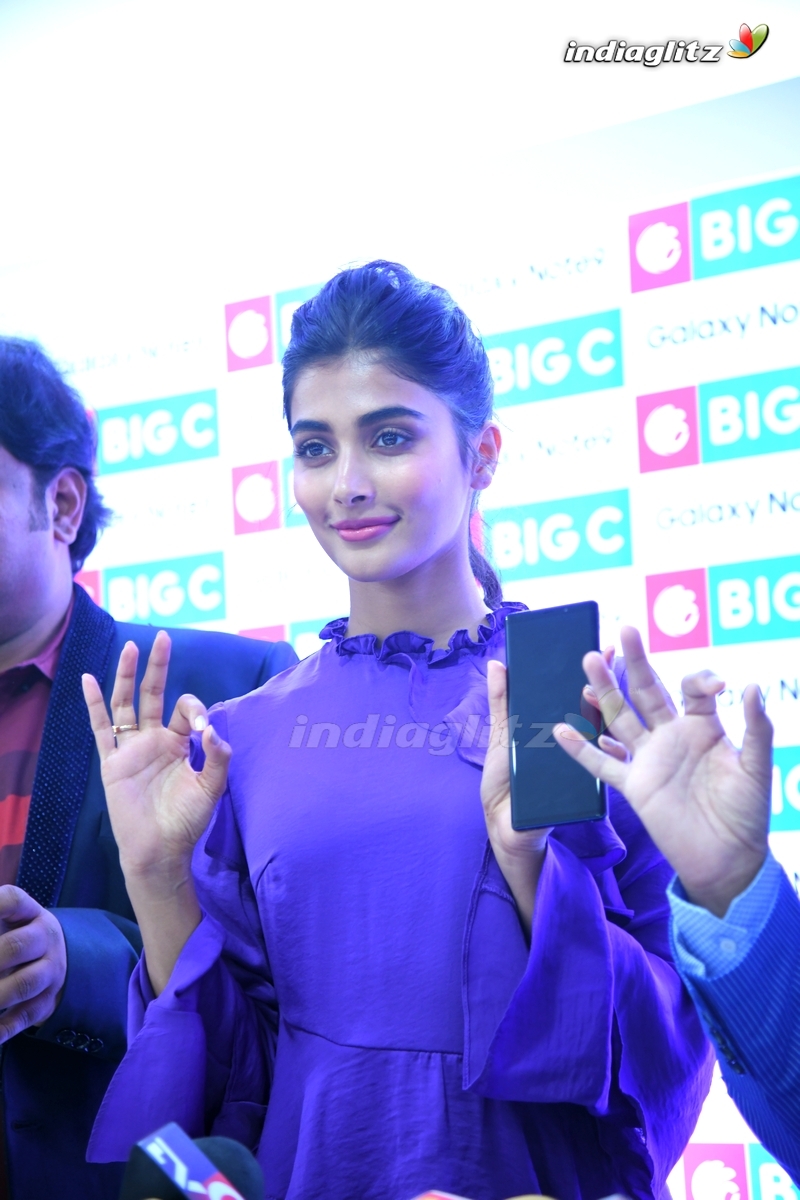 Pooja Hegde Launches Samsung Note 9 @ Big C, Madhapur