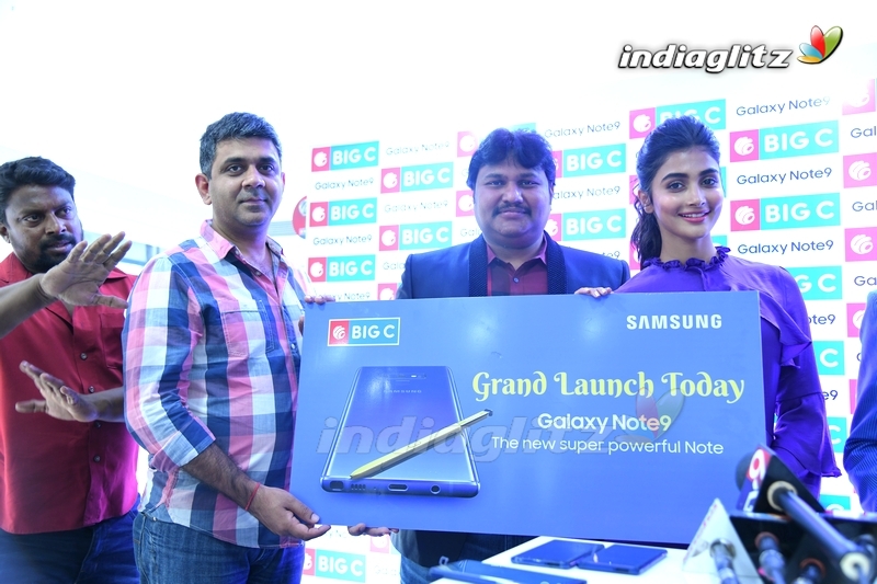 Pooja Hegde Launches Samsung Note 9 @ Big C, Madhapur