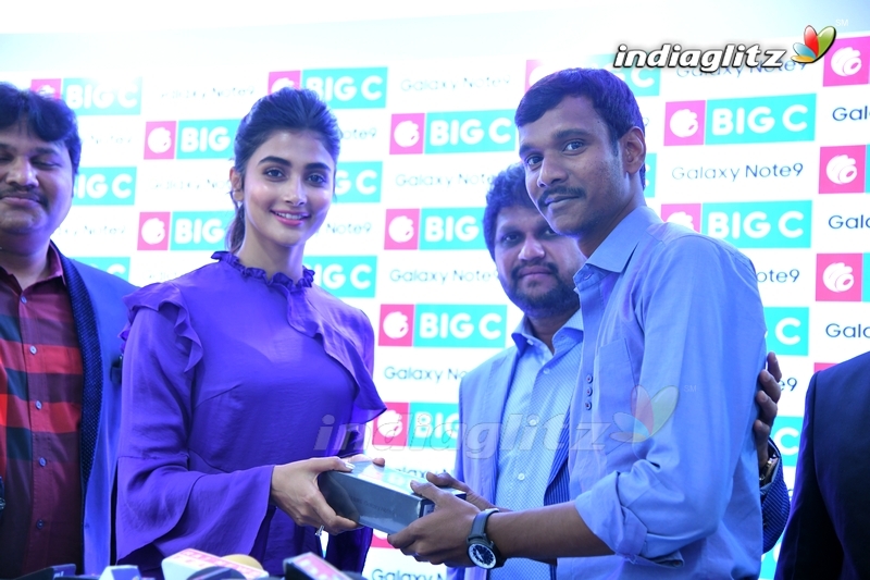 Pooja Hegde Launches Samsung Note 9 @ Big C, Madhapur