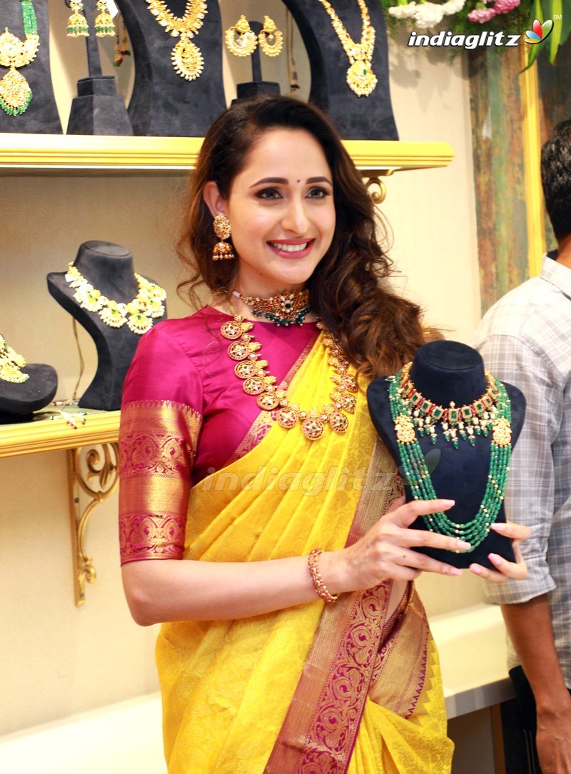 Pragya Jaiswal Inaugurates Hiya Designer Jewellery Showroom