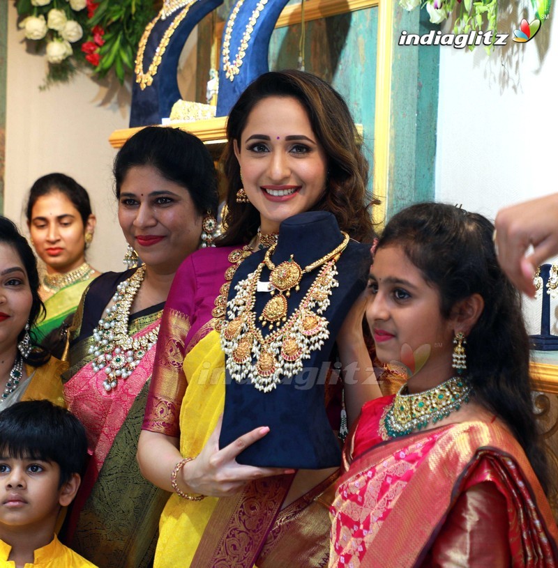 Pragya Jaiswal Inaugurates Hiya Designer Jewellery Showroom