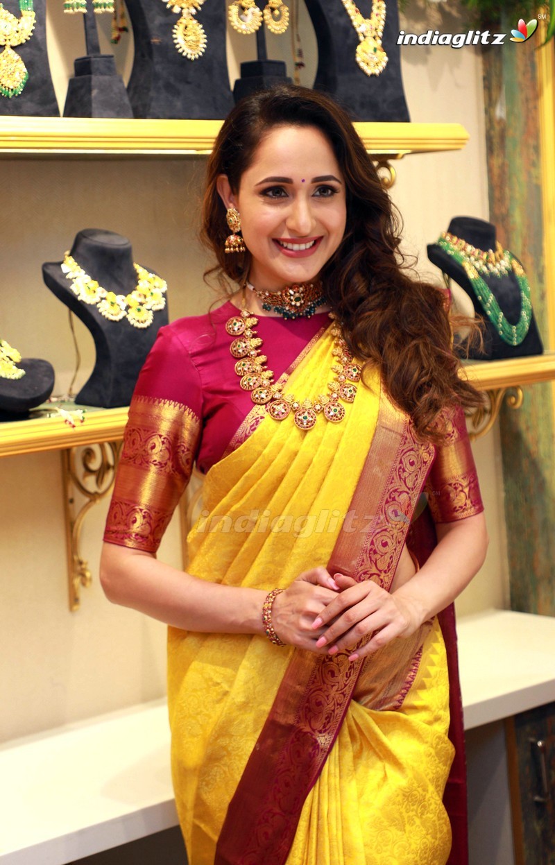 Pragya Jaiswal Inaugurates Hiya Designer Jewellery Showroom