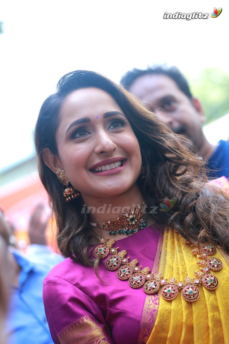 Pragya Jaiswal Inaugurates Hiya Designer Jewellery Showroom