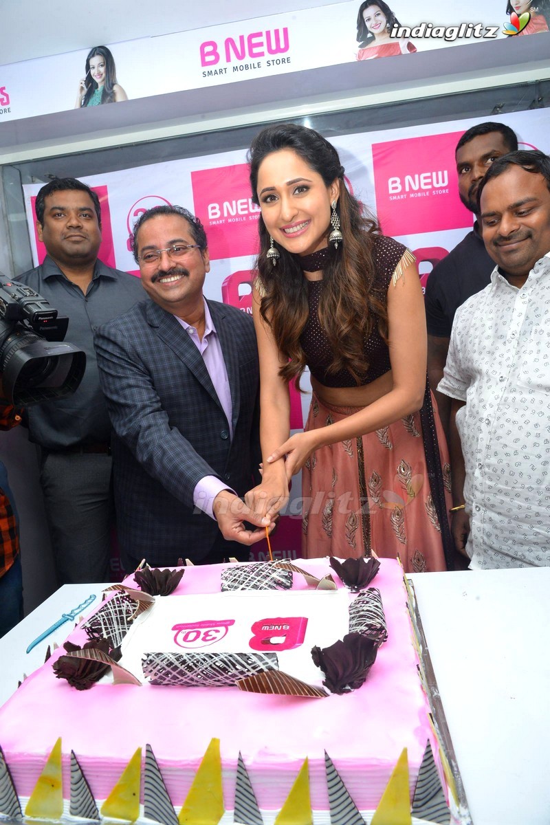 Pragya Jaiswal Launches B New Mobile Store at Gajuwaka