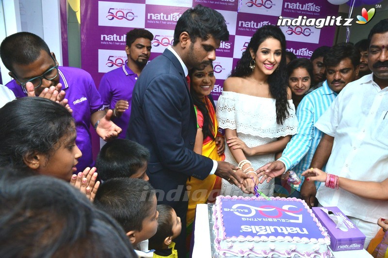 Priya Sree Launches Naturals Salon @ Mehdipatnam