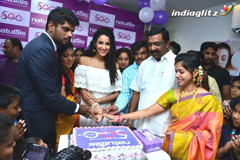 Priya Sree Launches Naturals Salon @ Mehdipatnam