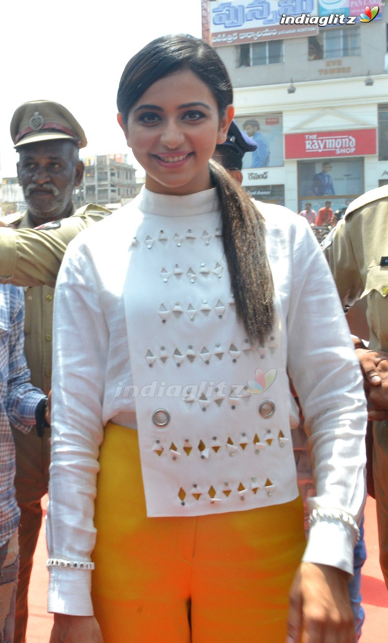 Rakul Preet @ Big C's Lucky Draw In Nellore