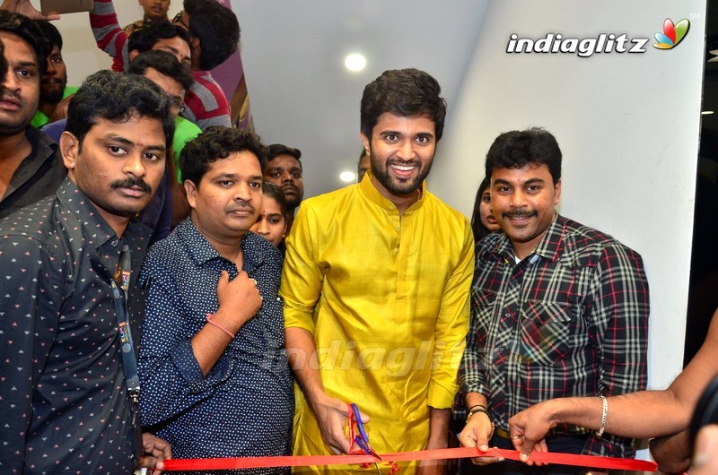 Rana & Anu Emmanuel Launches KLM Shopping Mall