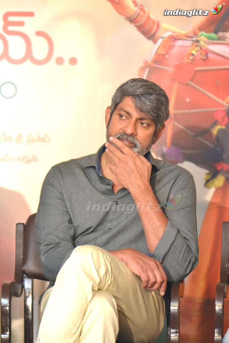 'Rarandoi Veduka Chudham' Press Meet