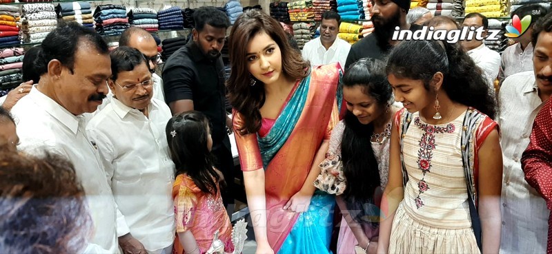 Rashi Khanna @ Store Launch