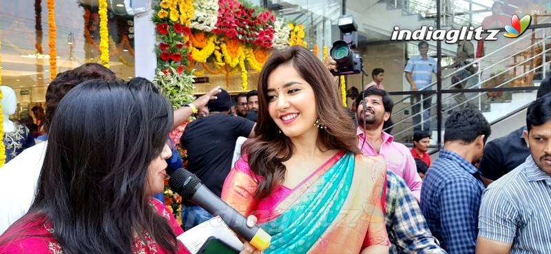 Rashi Khanna @ Store Launch