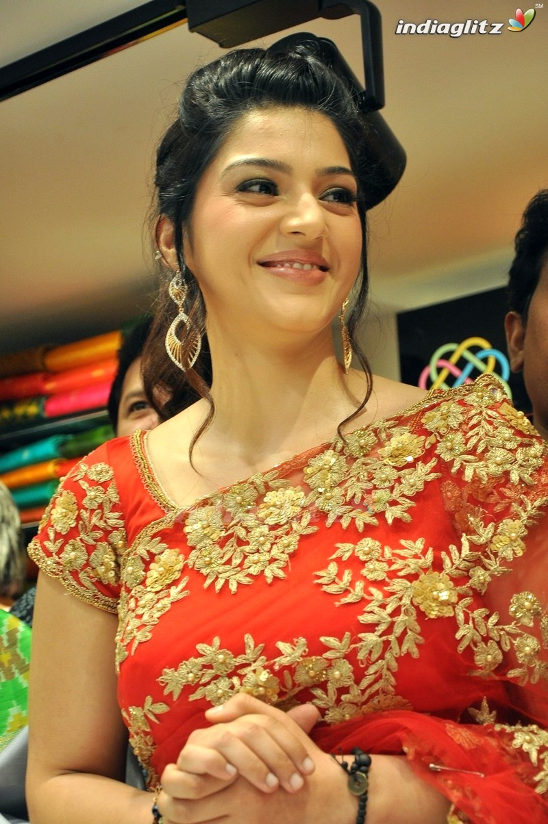 Rashi Khanna & Mehreen Launches KLM Fashion Mall