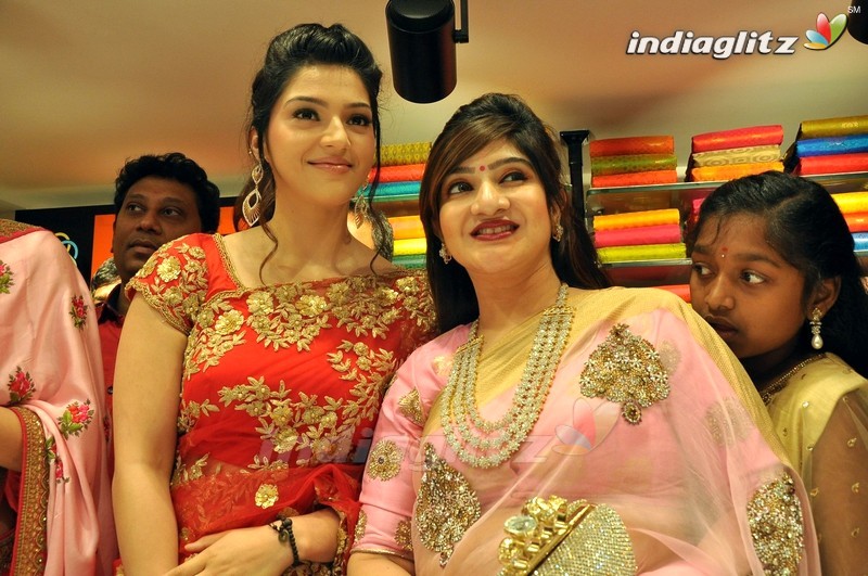 Rashi Khanna & Mehreen Launches KLM Fashion Mall