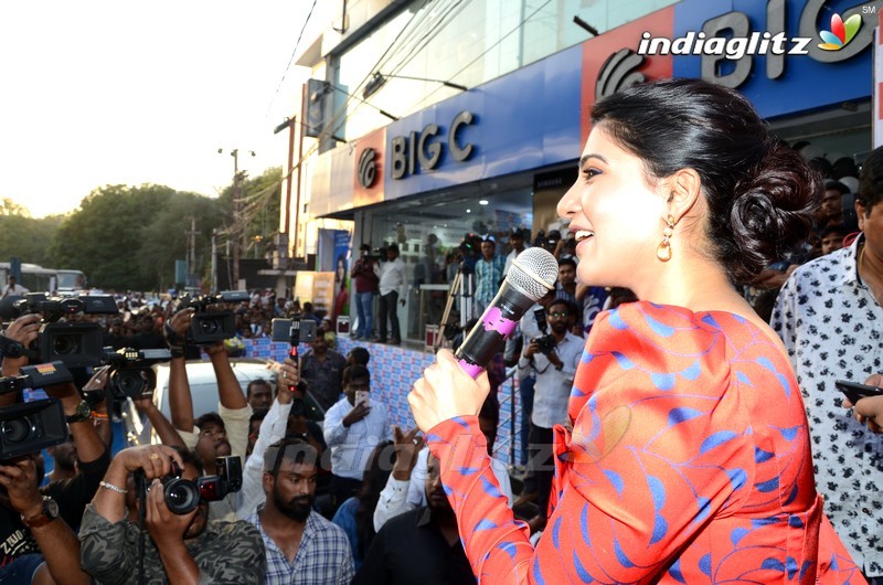 Samantha Launches Samsung Galaxy S10+ @ BigC