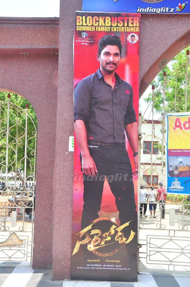 'Sarrainodu' Success Celebrations @ Vijayawada (Set-1)