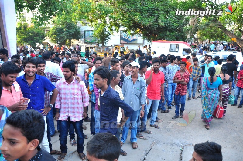 'Sarrainodu' Success Celebrations @ Vijayawada (Set-1)