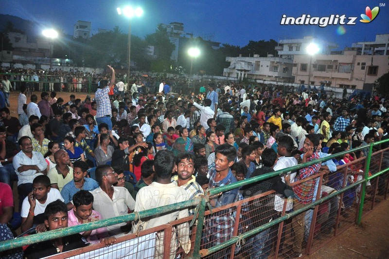 'Sarrainodu' Success Celebrations @ Vijayawada (Set-1)