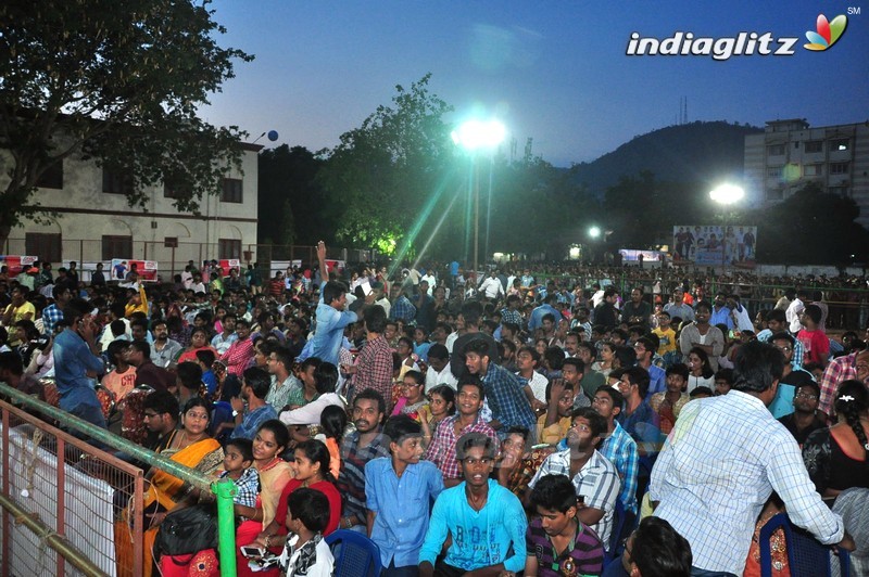 'Sarrainodu' Success Celebrations @ Vijayawada (Set-1)