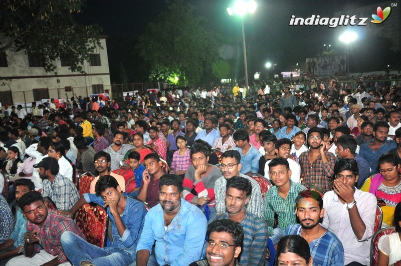 'Sarrainodu' Success Celebrations @ Vijayawada (Set-1)