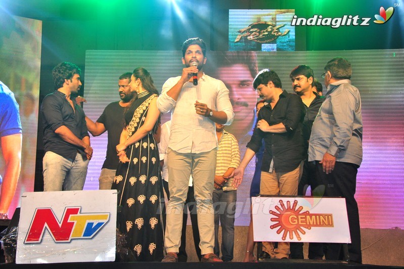 'Sarrainodu' Success Celebrations @ Vijayawada (Set-2)