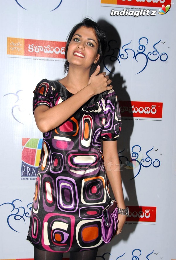 Shreya Dhanwanthary @ Sneha Geetham Premier