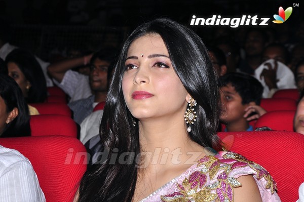 Shruti Haasan @ Gabbar Singh Audio