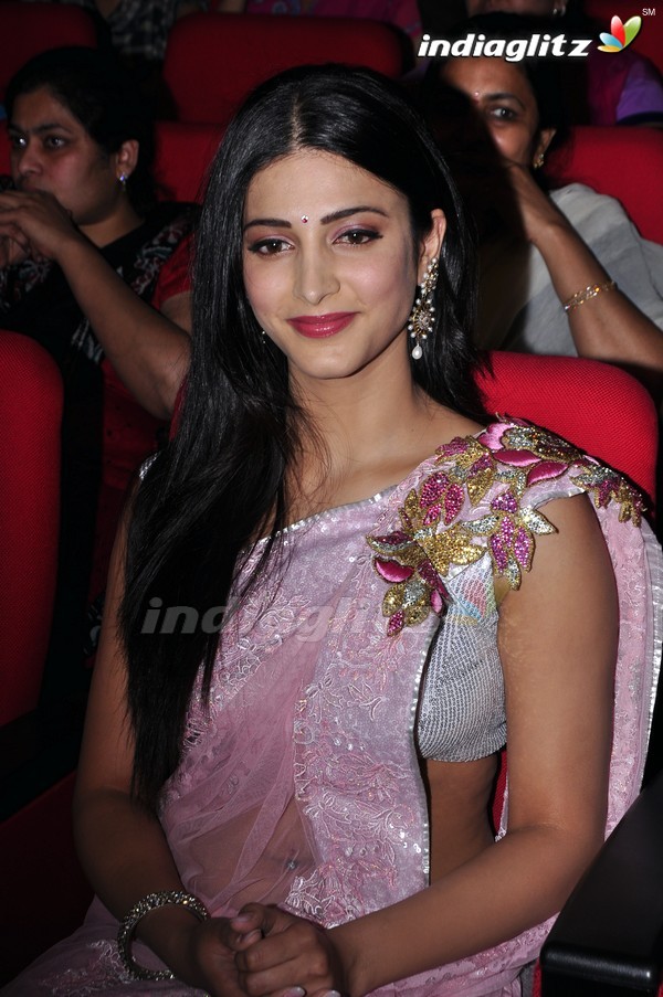 Shruti Haasan @ Gabbar Singh Audio