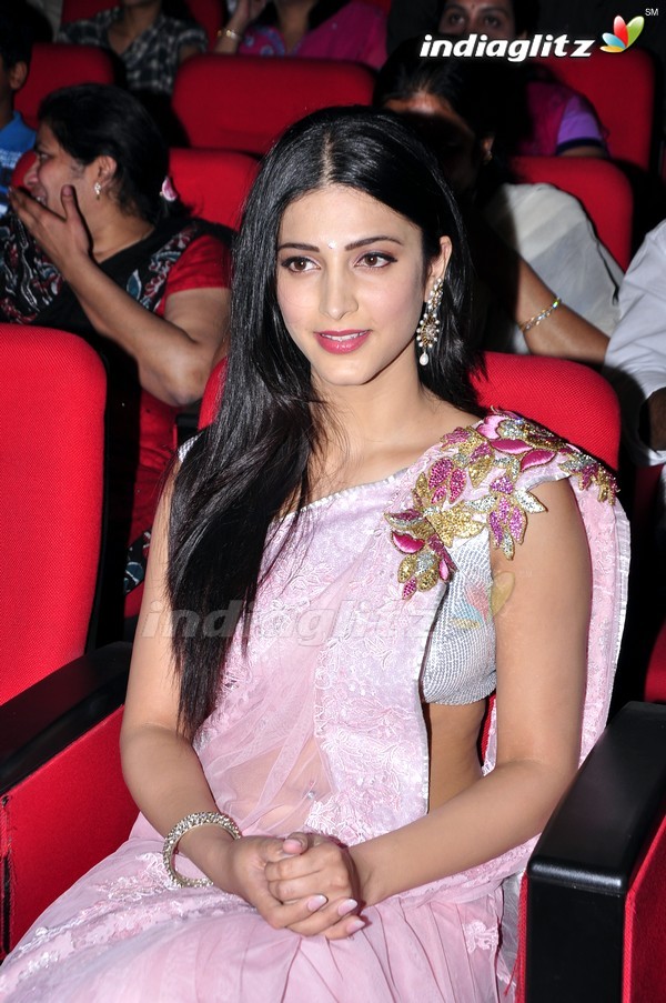 Shruti Haasan @ Gabbar Singh Audio