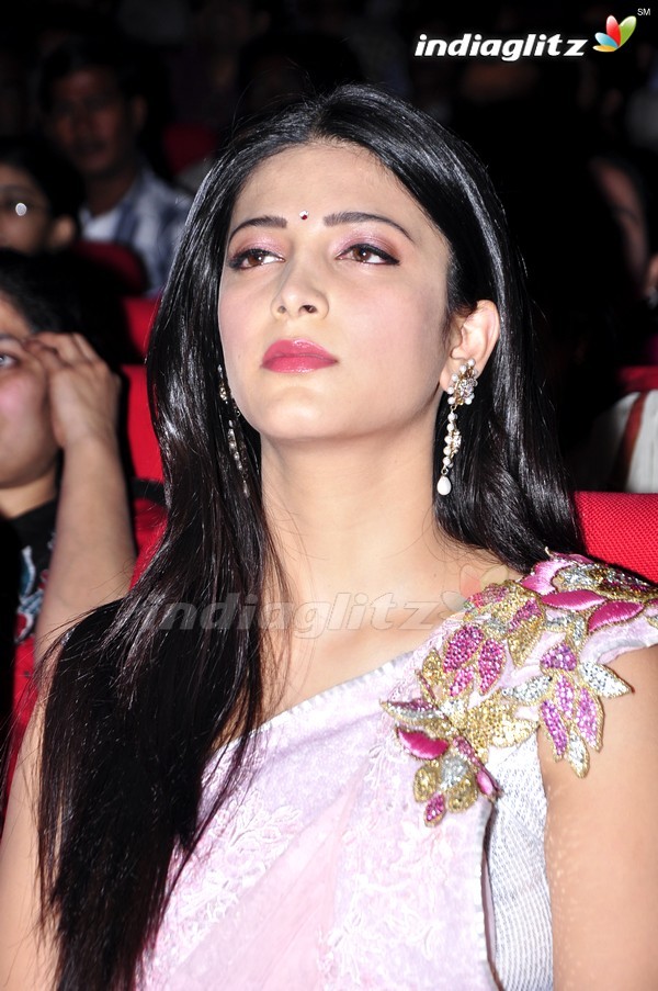 Shruti Haasan @ Gabbar Singh Audio