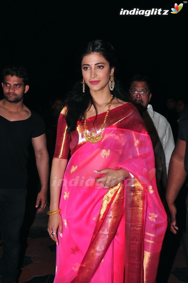 Shruti Haasan @ 'Uttama Villain' Audio Launch