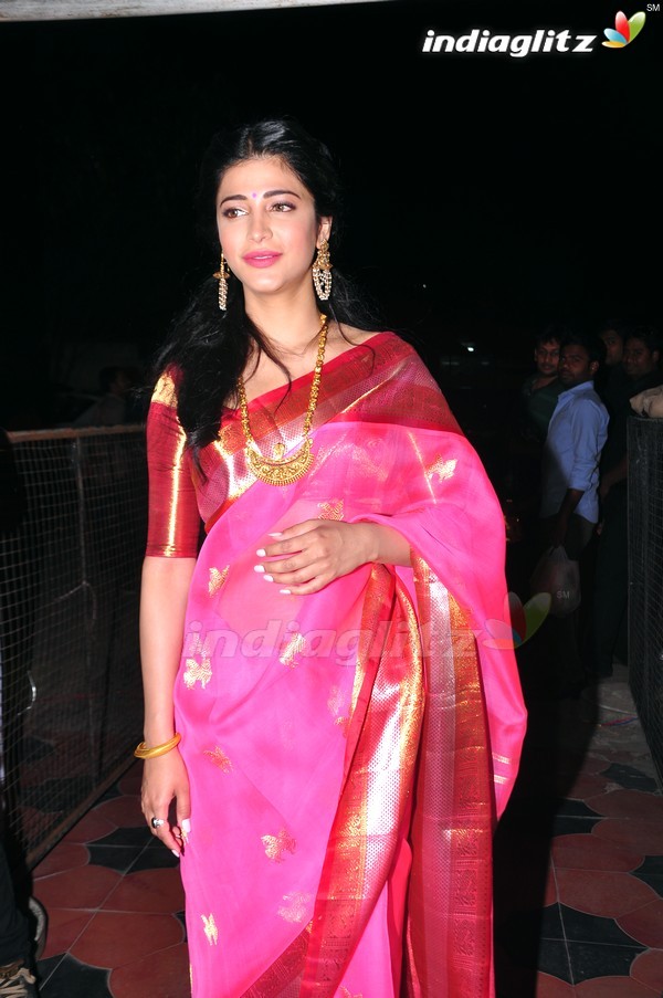 Shruti Haasan @ 'Uttama Villain' Audio Launch