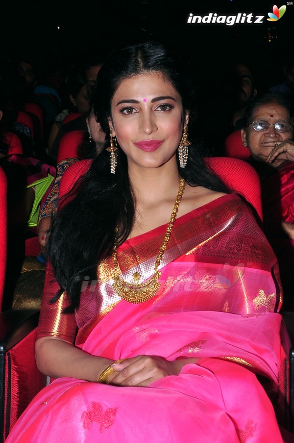 Shruti Haasan @ 'Uttama Villain' Audio Launch