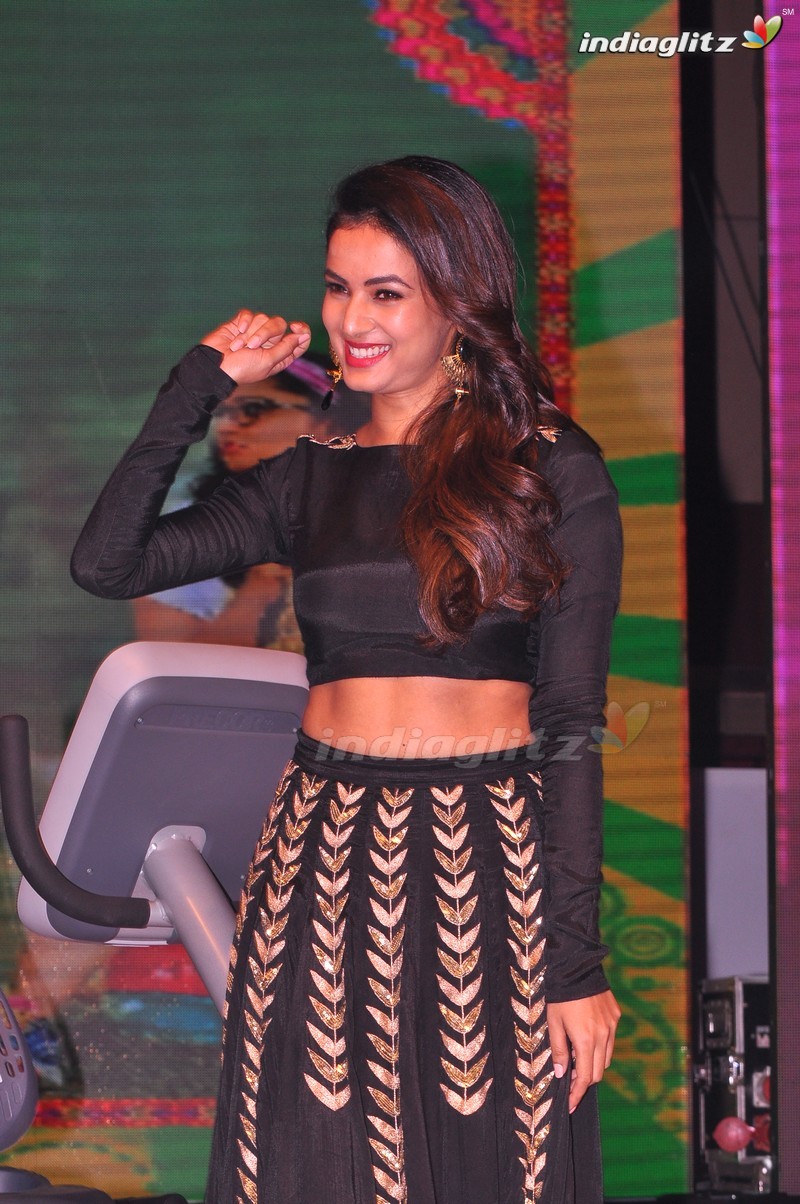 'Size Zero' Audio Launch (Set-1)