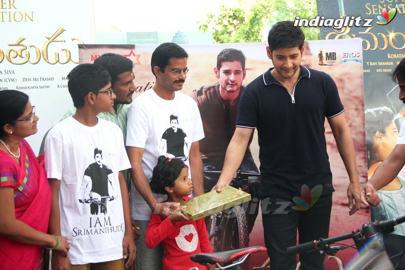 Mahesh Babu Presented Srimanthudu Bicycle To Contest Winner