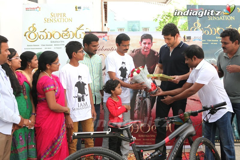 Mahesh Babu Presented Srimanthudu Bicycle To Contest Winner