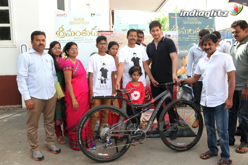 Mahesh Babu Presented Srimanthudu Bicycle To Contest Winner