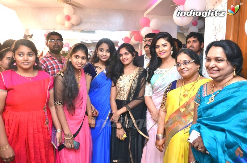 Sreemukhi Launches Maanvis Beauty Studio & Spa